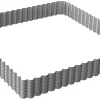 Carré à tarte perforé cannelé 23 x 23 x ht 3 cm De Buyer
