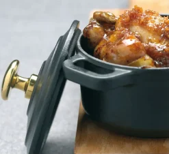 Cocotte ronde en fonte noire Ø 32 cm Le Chasseur