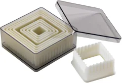 Emporte-pièce cannelé carré boîte de 9 pièces Ibili
